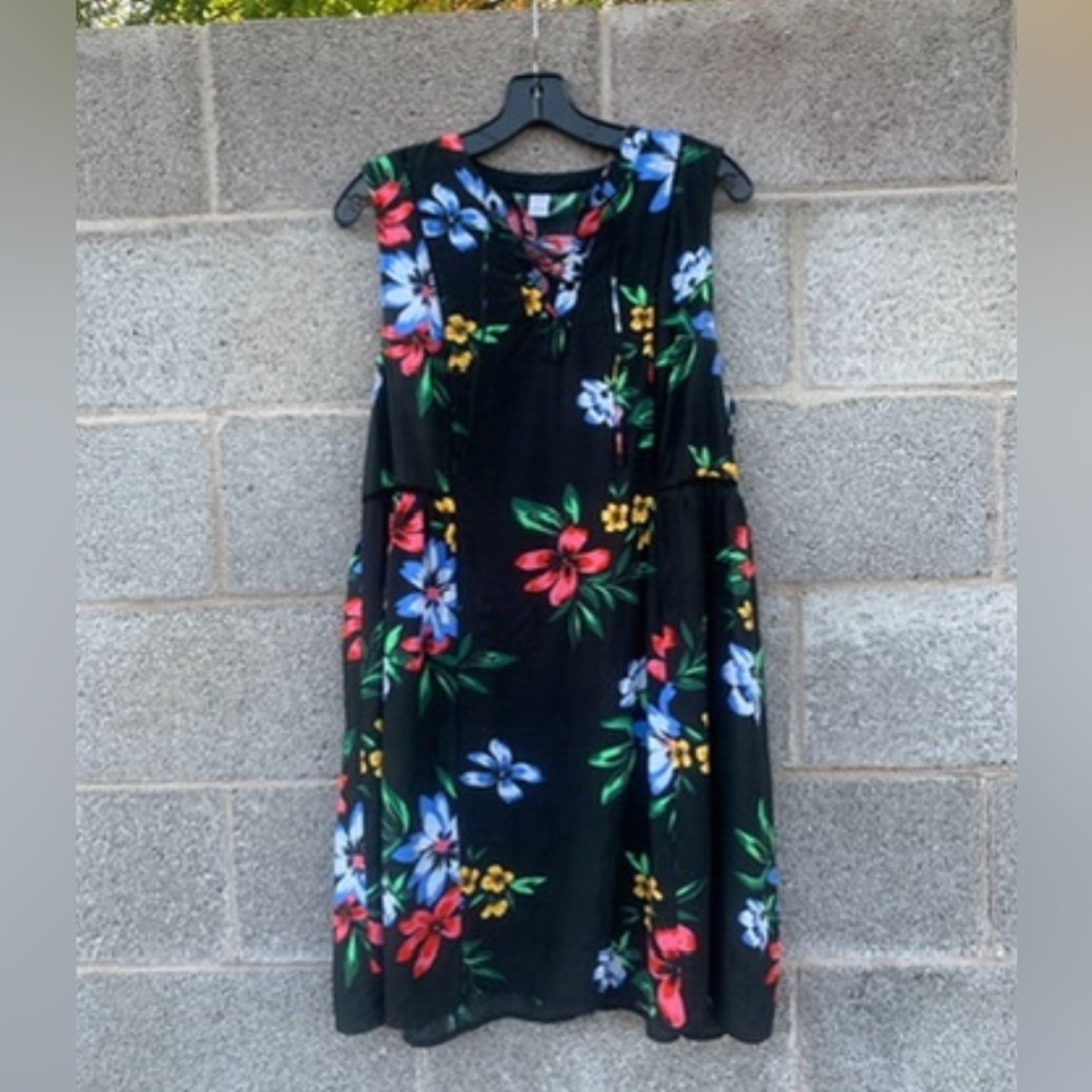 Old Navy Black Floral Shift Dress Lace Up Front Knee Length Rayon/Viscose Large